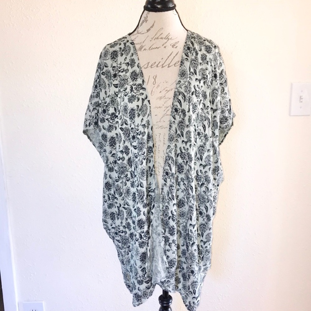 FOREVER 21 | Floral Print Oversize Loose Shrug Top